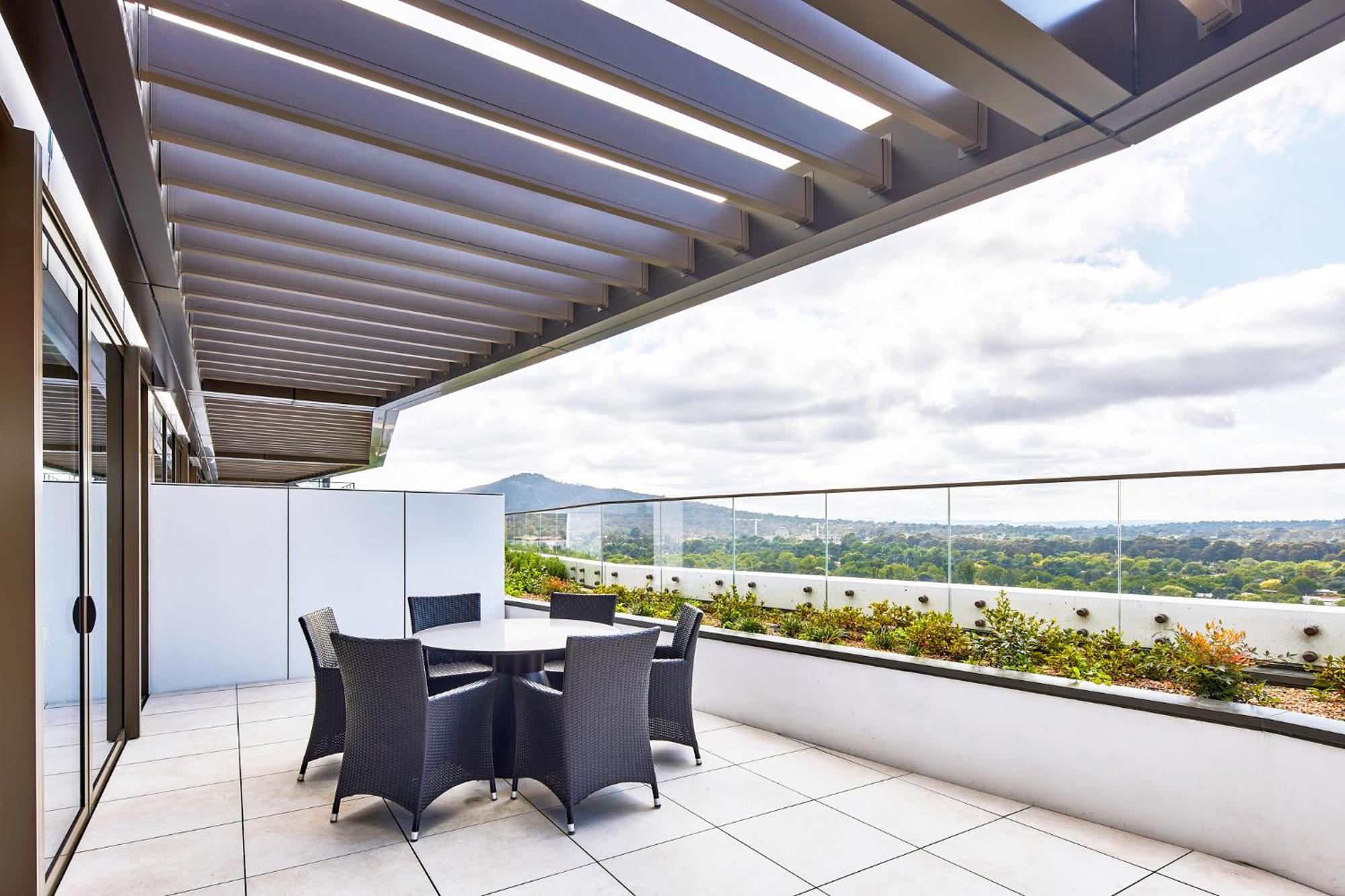 Meriton Suites Canberra Buitenkant foto